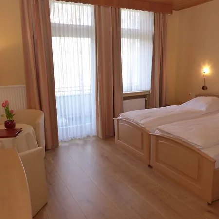Отель Parkhotel Pyrmont Бад-Пирмонт